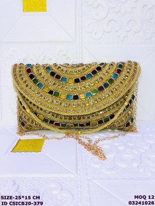 Pochette de soirée luxueuse faite à la main en satin et perles |   Sac à main ethnique de soirée de créateur |   Sac bandoulière style Potli pour fête de mariage avec chaîne et rabat - Product Image 5