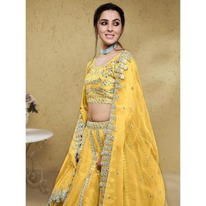 Étonnant jaune feuille de travail net fonction porter Lehenga Choli - Product Image 4