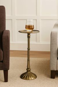 Table d'appoint en métal artisanale, conçue pour les maisons modernes, mettant en valeur une esthétique unique, une qualité fiable et une silhouette attrayante. - Product Image 6