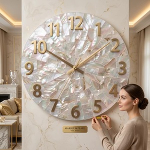 Horloge murale mécanique silencieuse ronde en laiton avec effet nacre pour un design Art Déco glamour pour la décoration du salon - Product Image 2