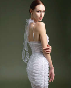 Vestido de Noche Blanco de Lujo con Cuello Halter y Diseño Bodycon, con Detalle de Malla Ondulada Transparente, Estilo de Diseñador Exclusivo, OEM ODM, Hecho en Vietnam - Product Image 2