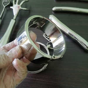 Menottes et bracelets de cheville en acier chirurgical robuste pour bondage BDSM - Jouets sexuels personnalisables - Product Image 3