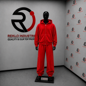 Conjunto de chándal de terciopelo rojo de lujo para mujer, con sudadera con cremallera y pedrería, pantalones de pierna ancha, conjunto de dos piezas, ropa deportiva de terciopelo personalizada a la moda. - Product Image 3