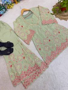 Ensemble Kurta Traditionnel Vert en Soie Brodé pour Femme, Coupe Ample, Longueur Cheville, Style Indien et Pakistanais, Tenue Décontractée - Product Image 6