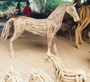 Sculpture de cheval en bois flotté, œuvre d'art en bois artisanale, design moderne, marque Ninnet Thaïlande, décoration de Noël pour la maison - Product Image 1
