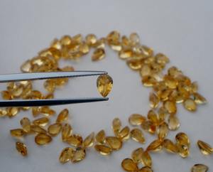 Pera de Citrino Natural, Gema Natural de 6 x 4 mm, 100% Genuina, Certificada por Terceros, Efecto Estrella para Joyería Verde - Product Image 3