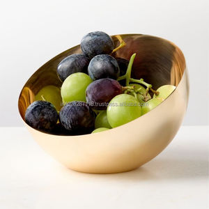 Cuenco de servicio de latón hecho a mano por artesanos expertos ideal para decoración de comedor y presentación de mesa festiva - Product Image 6