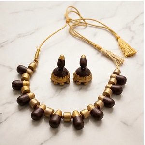 Ensemble de collier religieux traditionnel en bois perlé avec accents plaqués or et boucles d'oreilles assorties - Cadeau - Product Image 4