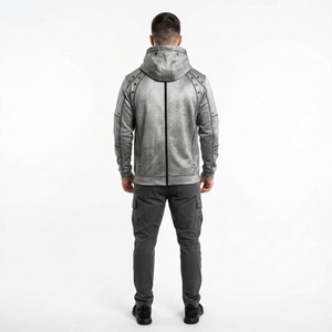 Sudadera con capucha gris para hombre con cremallera, detalles de paneles, múltiples bolsillos, estilo casual y urbano. - Product Image 2