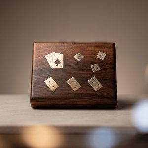 Boîte de rangement en bois pour cartes de poker et dés, fabriquée à la main en bois de rose indien, étui de jeu, porte-cartes, boîte cadeau en bois pour dés - Product Image 1