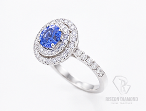 Anillo de compromiso de oro blanco de 18 quilates con diamante azul redondo de fantasía y doble halo, banda pavé de lujo atemporal para aniversario. - Product Image 3