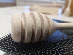 Cuillère à miel en bois naturel écologique avec finition miroir et long manche pour le camping et la cuisine - Product Image 1