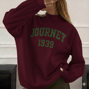 เสื้อสตรีคอเต่าสีแดงเลือดหมู พิมพ์ลายตัวอักษร Journey 1939 ผ้าถักเทอร์รี่ สตรีทแวร์ ทรงหลวม ผลิตจำนวนมาก คอเต่า - Product Image 1