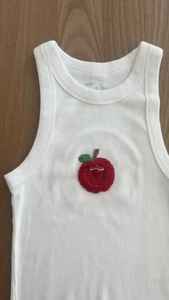 Débardeur court tendance pour femme en coton blanc côtelé, avec broderie perlée motif soleil doré, style mode estivale - Product Image 3