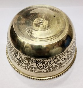 ชามเสิร์ฟทองเหลืองคุณภาพสูง ขัดเงาด้วยมือ ผิวเรียบหรู สำหรับใช้ในครัวและโต๊ะอาหาร โดย MHQ Traders PVT LTD - Product Image 4