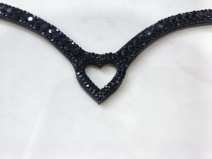 Cabestro de cuero genuino Rub International con diseño de corazón de diamantes de imitación negros y tachuelas doradas, estilo silla de montar inglesa, personalizable - Product Image 6