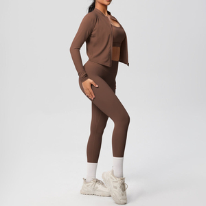 Ensemble de yoga pour femmes en nylon et élasthanne respirant, doux et durable, avec logo frontal uni, style unique, qualité supérieure, prix bas, ensemble 2 pièces - Product Image 4
