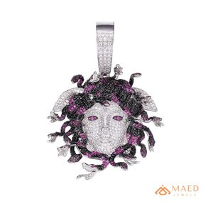 Collier pendentif Méduse pour homme, pendentif tête de Méduse sertie de pierres, plaqué argent et or, pendentif serti de pierres - Product Image 1