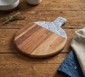 Planche à découper en bois ronde, finition laquée, facile à nettoyer, réutilisable, planche de service pour la cuisine - Product Image 6