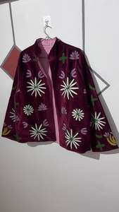 Veste en velours brodée de fleurs faite à la main, manteau bohème Suzani - Product Image 3