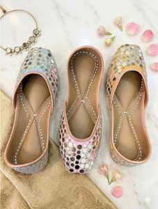 Chaussures pour femmes Khussa légères et brillantes, ornées de perles et de miroirs, brodées à la main, magnifiques, antidérapantes et personnalisables - Product Image 3