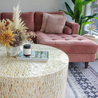 Table basse artisanale unique en nacre, incrustation de coquillages faite à la main, durable, moderne, élégante, meuble de déclaration personnalisable pour la maison