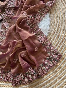 Sari en soie de créateur, design moderne, aspect riche, avec pièce de blouse, pour mariage, prix bas, vente en gros, ethnique de Surat - Product Image 3