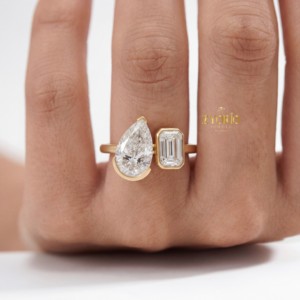 Exquisito Anillo de Compromiso para Mujer con Diamante Esmeralda Corte Pera, Engastado en Bisel, Diamante Cultivado en Laboratorio, Oro de 14K, Inspirado en la Naturaleza, para Boda o Fiesta - Product Image 5