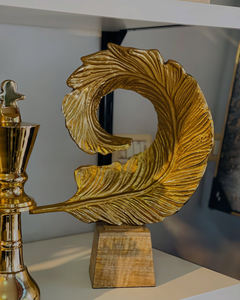 Sculpture élégante en aluminium pour la décoration intérieure moderne, améliorant l'espace de vie grâce à un design artistique en métal. - Product Image 5