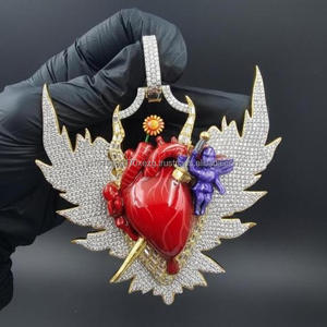 Colgante de Ala de Sagrado Corazón en Plata de Ley 925 con Diamantes de Moissanita y Diseño Artístico en Esmalte - Product Image 1