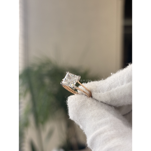 Anillo de compromiso solitario exclusivo con diamante cultivado en laboratorio Princess, diseño de tallo dividido, 2.01CT VS EF, oro macizo para mujer - Product Image 4