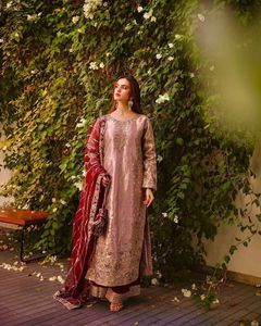 Conjunto de Salwar Kameez de Seda Rosa Dorado de Lujo, Kurta Recta con Bordado Zari Tradicional, Pantalón Palazzo Color Granate, Ropa India y Pakistaní para Mujer - Product Image 3
