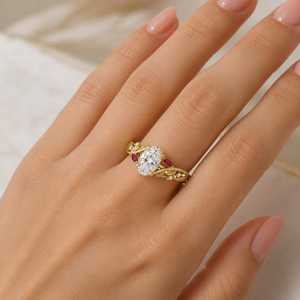 Bague florale classique en moissanite taille ovale 1 carat en argent sterling 925 plaqué rhodium, élégante pour mariage ou promesse entre partenaires - Product Image 2