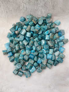 Vente en gros de pépites d'apatite bleue de qualité supérieure pierre précieuse naturelle polie haute finition mascotte d'amour pour le Feng Shui - Product Image 6