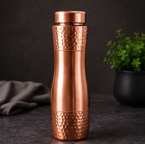 Botella de Agua de Cobre Puro Martillado, Diseño Cónico, Hecha a Mano, Ayurvédica, a Prueba de Fugas, con Tapa de Rosca, Reutilizable y Ecológica - Product Image 4