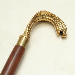 Bâtons de marche rustiques modernes en bois naturel écologique avec poignée en laiton poli, idéaux pour les cadeaux - Product Image 6