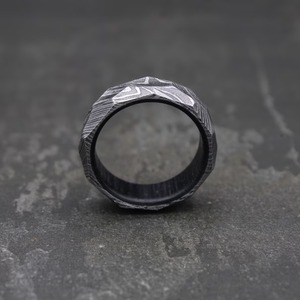NEW FRIENDS INDUSTRY Anillo de compromiso de acero de Damasco martillado a mano con incrustaciones de madera, forma abovedada estética, duradero, tercera parte - Product Image 4