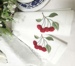 Serviettes de table carrées classiques personnalisées en coton brodé, lavées à la pierre, avec ourlet festonné, lavables en machine, toutes tailles, pour la maison et les mariages - Product Image 2