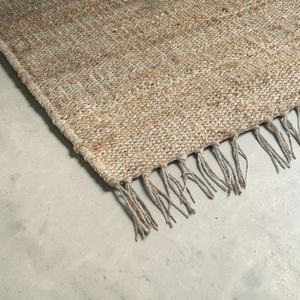 Alfombra de Yute Natural Hecha a Mano con Borlas, Ecológica, Tejida a Mano, Estilo Boho Rústico, para Sala de Estar, Dormitorio, Decoración de Piso - Product Image 1