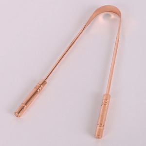 Grattoir à langue artisanal en cuivre – Outil de soin buccal haut de gamme pour des rituels de bien-être raffinés - Product Image 3