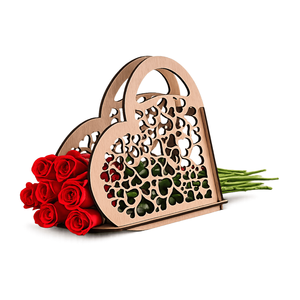 Panier-cadeau personnalisé en forme de cœur pour la fête des mères |   Organisateur décoratif en bois découpé au laser pour cadeaux faits main et arrangements floraux - Product Image 2