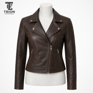 Chaqueta de cuero para mujer a la moda con una silueta moderna, acabado suave y construcción duradera para looks casuales y elegantes. - Product Image 1