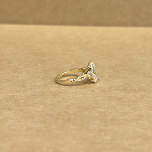 แหวนเพชรทรงรีเพาะเลี้ยงในห้องปฏิบัติการ ทองคำขาว 14K พรีเมียม ดีไซน์พิเศษสำหรับงานแต่งงาน ดึงดูดใจทันที จากซัพพลายเออร์อินเดีย - Product Image 3