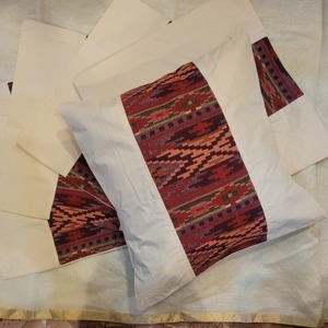Housse de coussin carrée moderne tuftée lavable en polyester/coton, style hôtelier, avec pompons, 45x45cm, tissée à la main, style bohème - Product Image 3