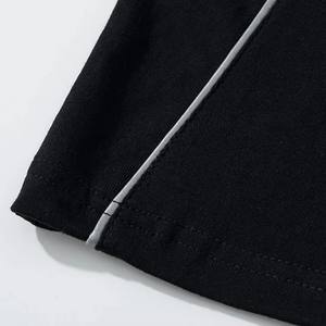 เสื้อยืดแขนสั้นผู้ชายทรงโอเวอร์ไซส์ผ้าถักแต่งแถบสะท้อนแสง แห้งเร็ว ใส่สบาย สไตล์สตรีทแวร์ ขายดี OEM ODM - Product Image 2