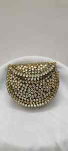 กระเป๋าคลัทช์แบบสะพายไหล่โลหะสุดหรูและมีระดับ เหมาะสำหรับงานแต่งงานและทุกชุด มีให้เลือกหลากหลายสไตล์และขนาด - Product Image 5