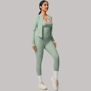 Ensemble de yoga 3 pièces le plus vendu 2026 – Leggings, brassière de sport et débardeur ultra-extensibles pour femme – Vêtements de sport et de fitness en gros - Product Image 2