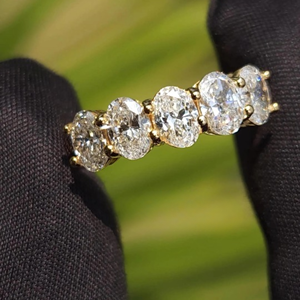 Bague éternité en or massif 14 carats, sertie de 35 diamants ovales de 1,75 carat, qualité VVS E, cultivés en laboratoire, faite à la main, cadeau idéal pour une occasion spéciale. - Product Image 3