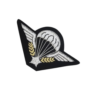 Écusson brodé main en fil d'or et d'argent, motif aile, emblème d'aviation 3D, en tissu toile, avec épingle de sûreté, pour blazer - Product Image 3