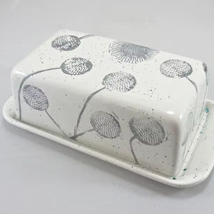 Recipiente para Mantequilla con Tapa Decorativa y Bandeja para Servir, Acabado Esmaltado Duradero, Elegante Plato para Guardar Mantequilla en la Cocina - Product Image 2